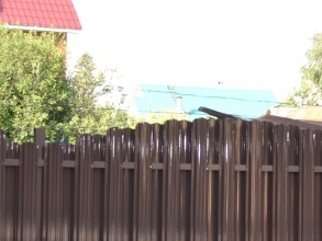 Забор из евроштакетника на ленточном фундаменте 10 метров фото в Ступино