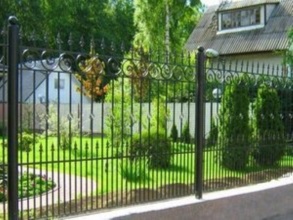 Кованые заборы на ленточном фундаменте 80 метров фото в Ступино